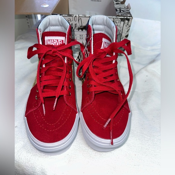 Vans Captain Marvel SK-8 HI shoes - Picture 3 of 5